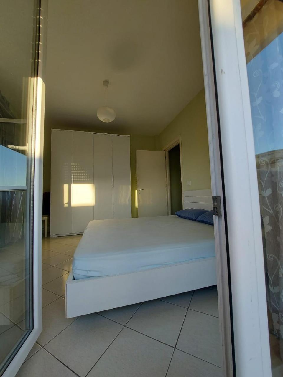 Edan Apartments Vlorë Exteriör bild